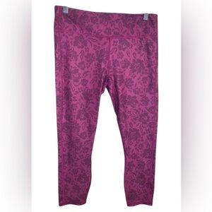 Fabletics Capri (mid-calf) leggings; Sz Medium in like new condition.